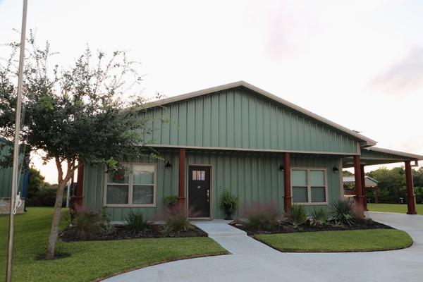 steel barns with living quarters